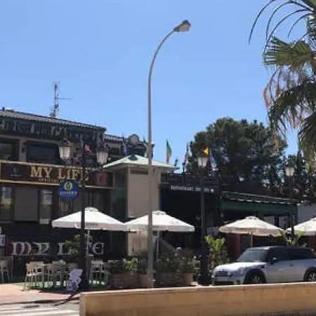 With Pool & Balcony Less Than 10min Walk To La Mata Beach! * Torrevieja