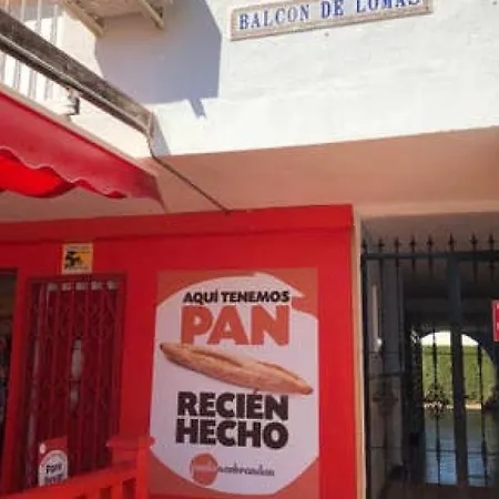 With Pool & Balcony Less Than 10min Walk To La Mata Beach! * Torrevieja