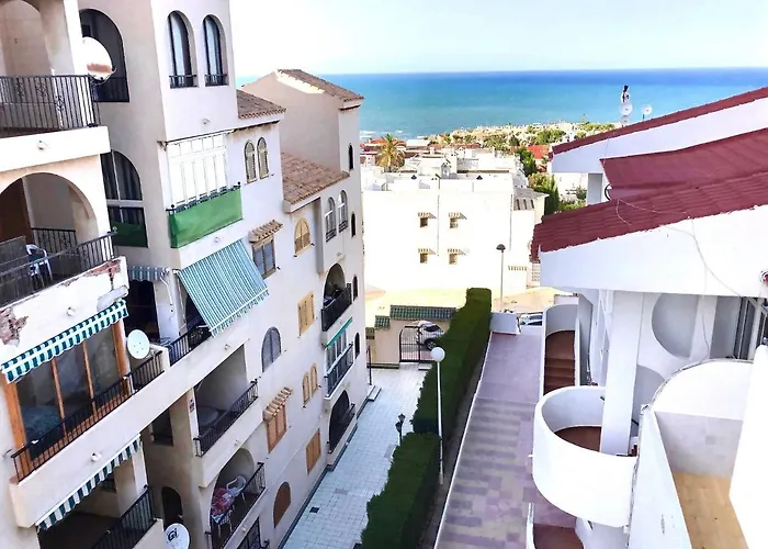 With Pool & Balcony Less Than 10min Walk To La Mata Beach! تورّيفيِخا