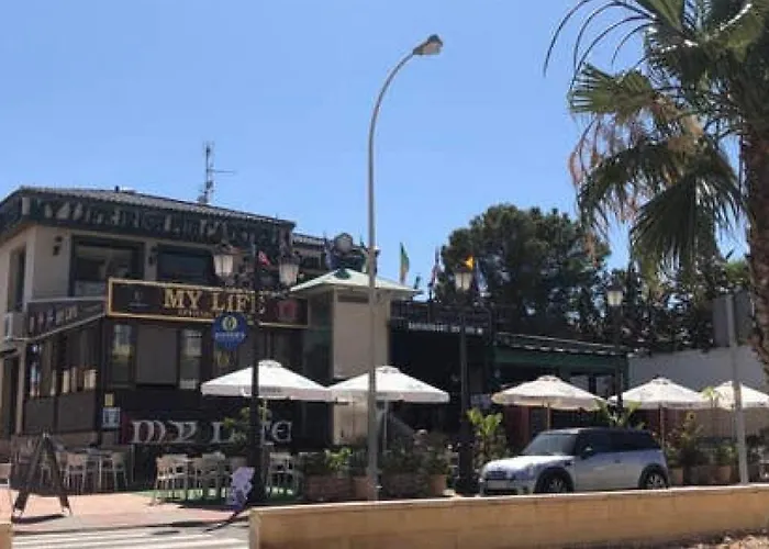 With Pool & Balcony Less Than 10min Walk To La Mata Beach! * Torrevieja