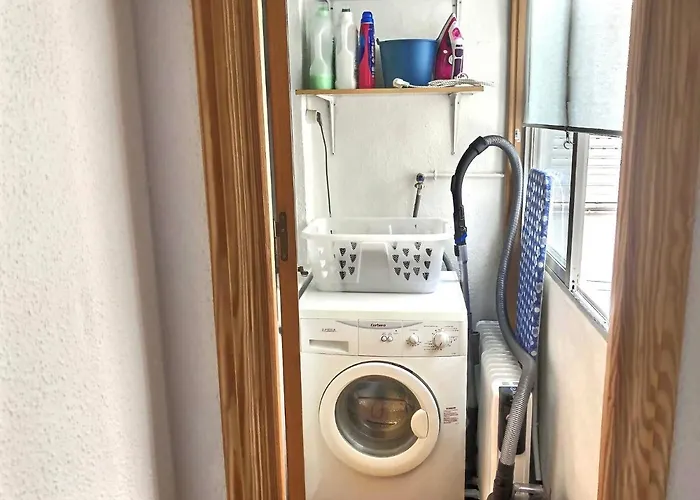 With Pool & Balcony Less Than 10min Walk To La Mata Beach! * Torrevieja