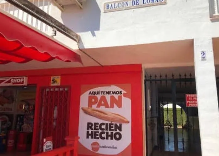 With Pool & Balcony Less Than 10min Walk To La Mata Beach! * Torrevieja