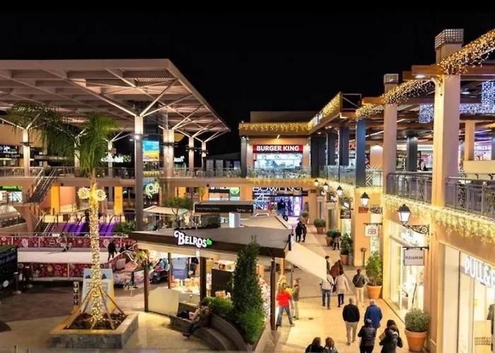 With Pool & Balcony Less Than 10min Walk To La Mata Beach! Torrevieja